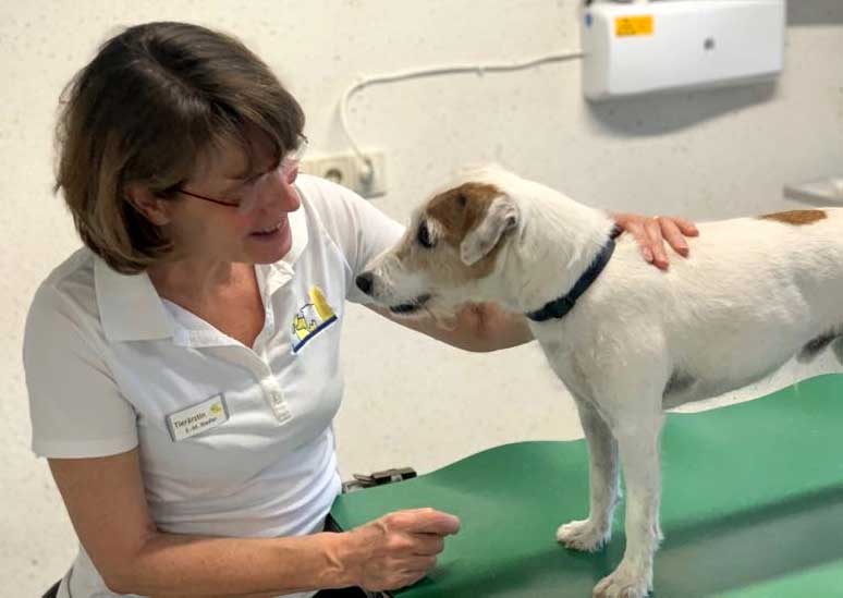 Eva-Maria Stadler mit Hund